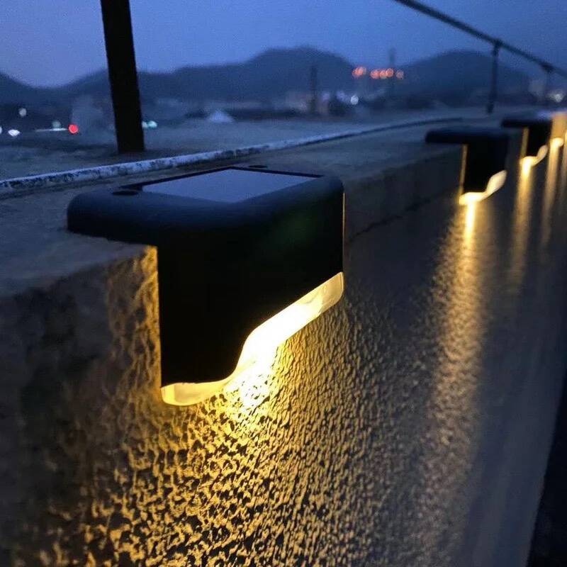 4 Lampe Solaire LED imperméable – Image 3