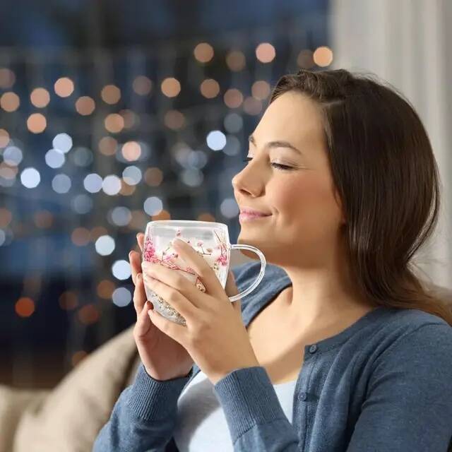 Pack de 2 Tasses Double Paroi Élégante avec Fleurs Séchées et Anse 350 ml – Image 4